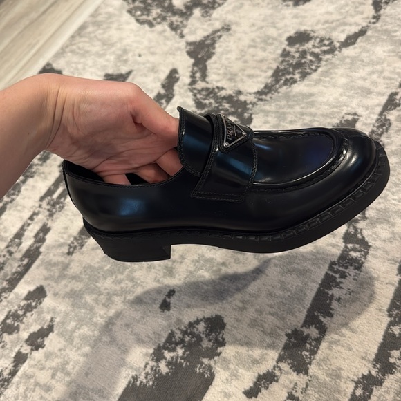 Prada - Brushed leather loafers
Just like new, only wore once. 100% Authentic - Picture 9 of 10